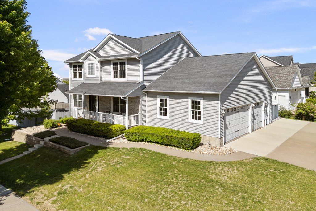 6911 Madison Street, Davenport, IA 52806