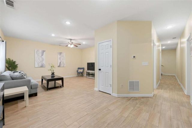 5732 Vinings Place Drive, Mableton, GA 30126