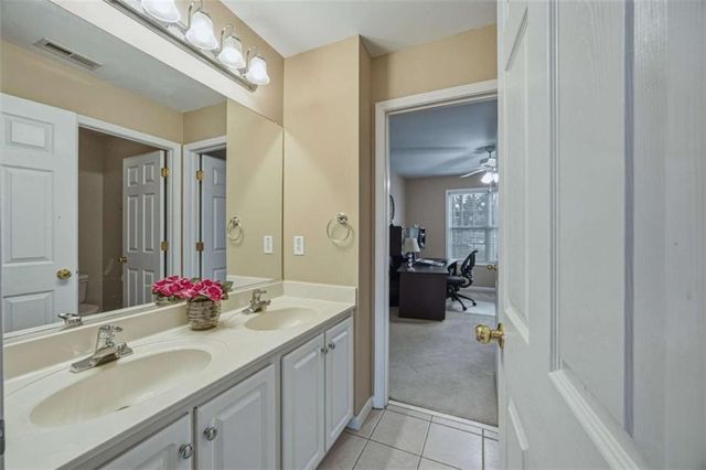 5732 Vinings Place Drive, Mableton, GA 30126