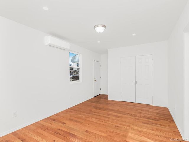 940 E 212th Street, Bronx, NY 10469