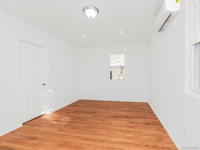 940 E 212th Street, Bronx, NY 10469