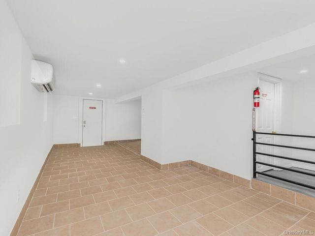 940 E 212th Street, Bronx, NY 10469