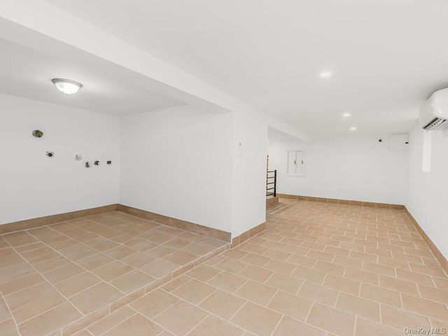 940 E 212th Street, Bronx, NY 10469