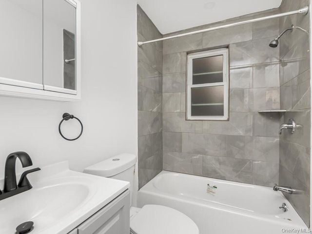 940 E 212th Street, Bronx, NY 10469