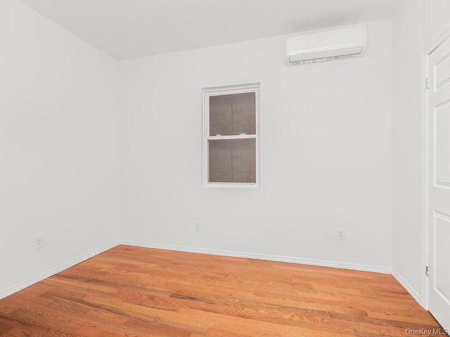 940 E 212th Street, Bronx, NY 10469