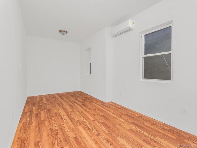 940 E 212th Street, Bronx, NY 10469