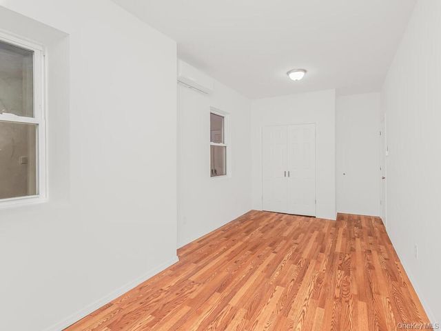 940 E 212th Street, Bronx, NY 10469