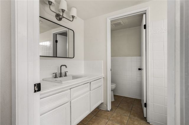 201 Racquet Club, Compton, CA 90220