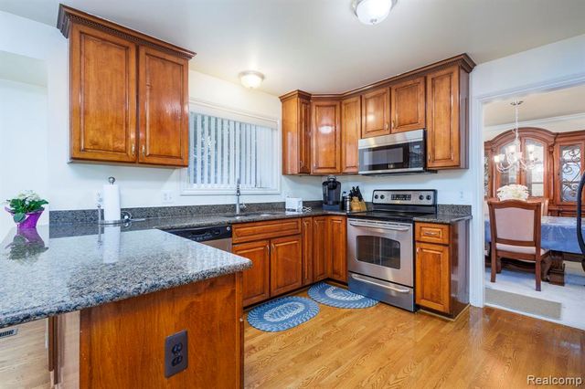 461 Tanner Drive, Troy, MI 48085