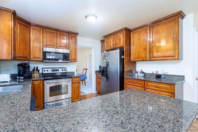 461 Tanner Drive, Troy, MI 48085