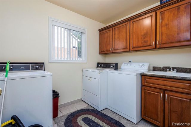 461 Tanner Drive, Troy, MI 48085