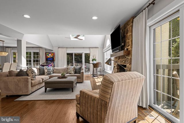610 LINDSAY CIR, Villanova, PA 19085