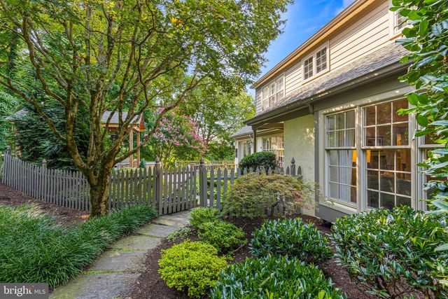 610 LINDSAY CIR, Villanova, PA 19085