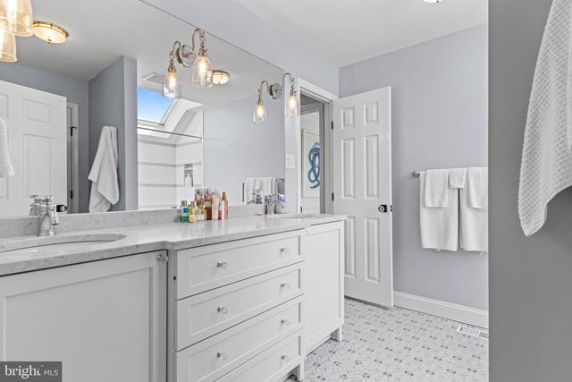 610 LINDSAY CIR, Villanova, PA 19085