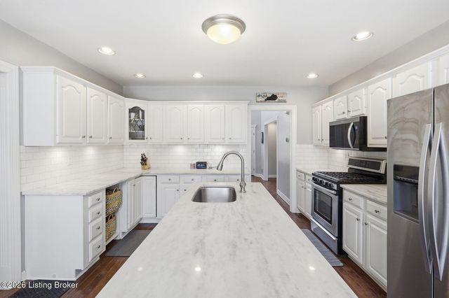2707 Sycamore Woods Ct, Louisville, KY 40241