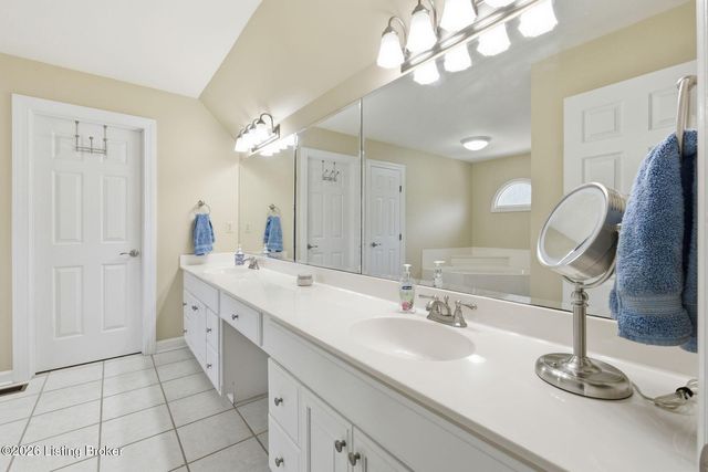 2707 Sycamore Woods Ct, Louisville, KY 40241