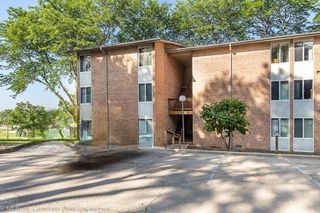 5811 Oakwood Drive D, Lisle, IL 60532