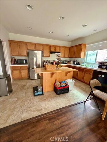 2522 N Phil Ochs Ave, Rialto, CA 92377