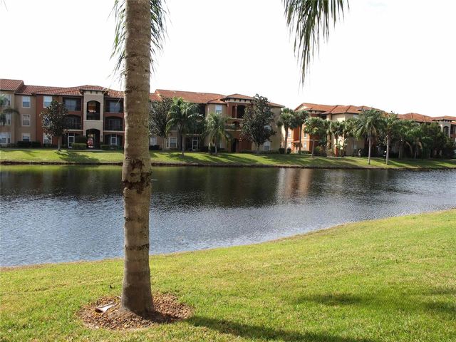 5536 METROWEST BOULEVARD 8-201, Orlando, FL 32811
