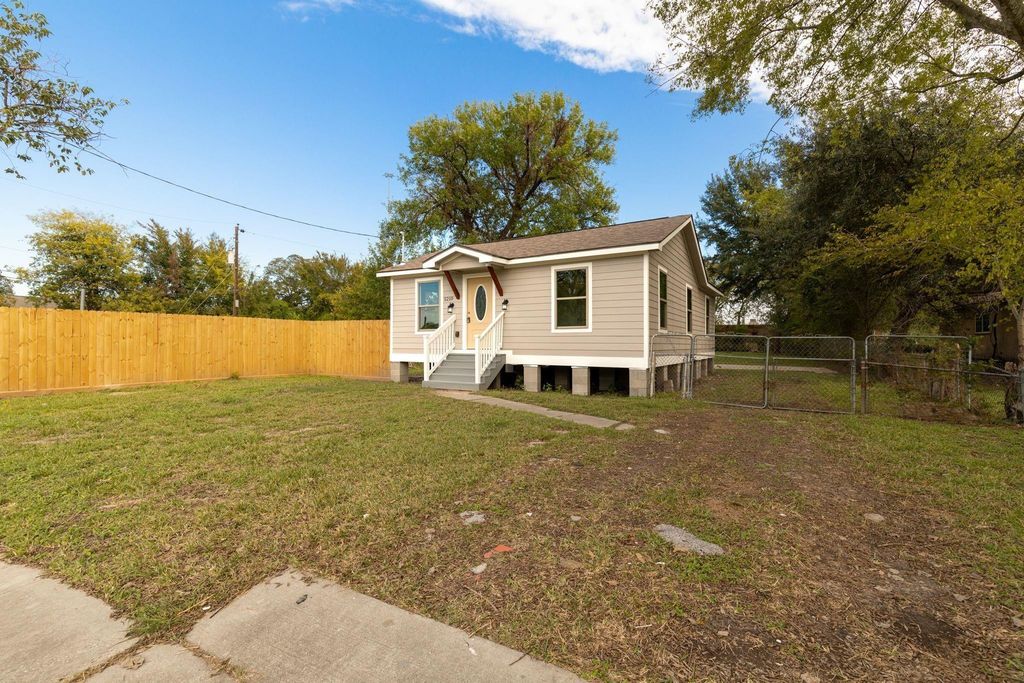 5210 Pickfair Street, Houston, TX 77026