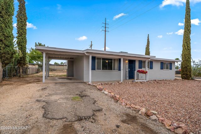 7902 E Winnepeg Drive, Tucson, AZ 85730