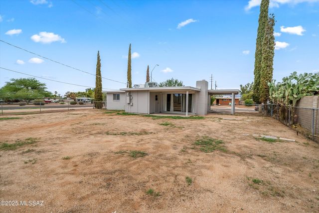7902 E Winnepeg Drive, Tucson, AZ 85730