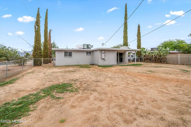 7902 E Winnepeg Drive, Tucson, AZ 85730