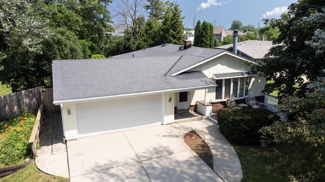 10090 S Chicago ROAD, Oak Creek, WI 53154