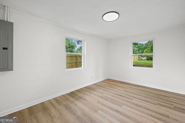 1020 E McIntosh Road, Griffin, GA 30223