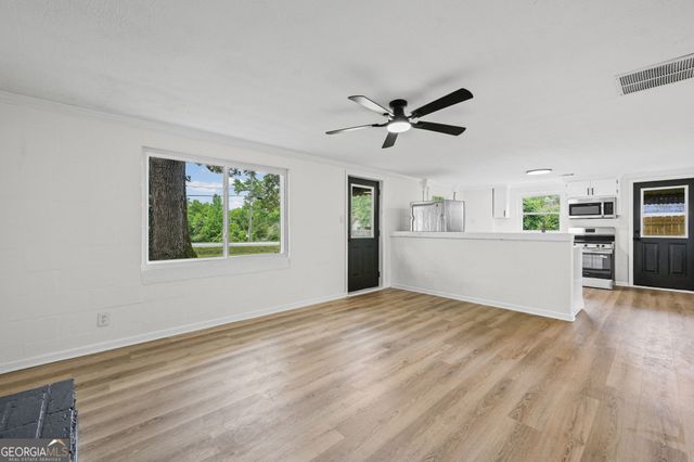 1020 E McIntosh Road, Griffin, GA 30223