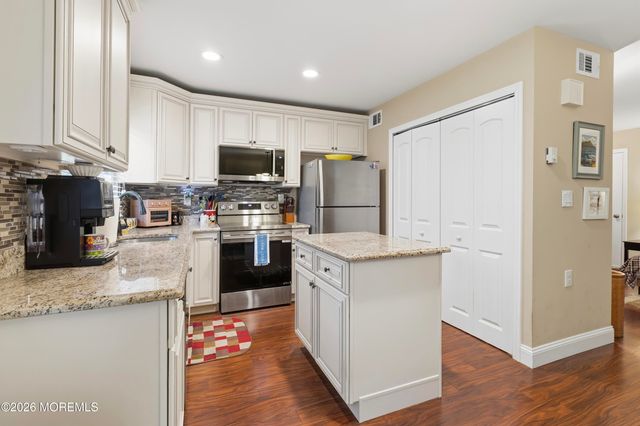 944C Liverpool Circle C, Manchester, NJ 08759
