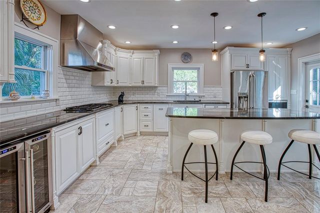 165 21ST AVENUE NE, St Petersburg, FL 33704