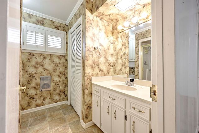 302 Baumgarten Street, Schulenburg, TX 78956