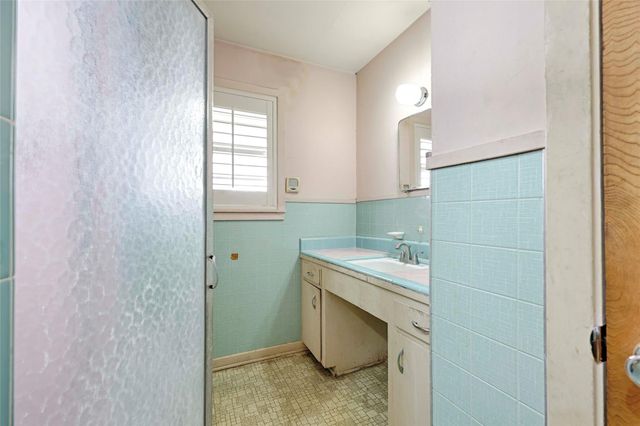 302 Baumgarten Street, Schulenburg, TX 78956