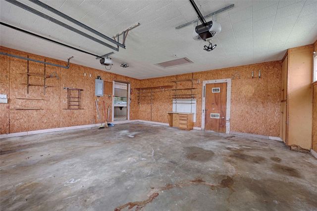 302 Baumgarten Street, Schulenburg, TX 78956