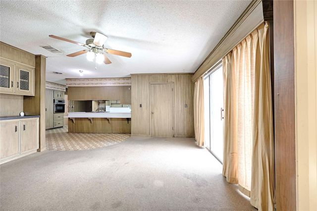 302 Baumgarten Street, Schulenburg, TX 78956