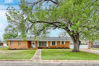 302 Baumgarten Street, Schulenburg, TX 78956