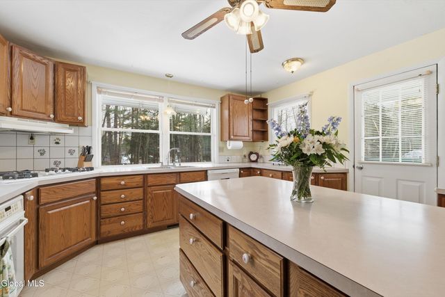 84 Hutchins Road, Ballston Spa, NY 12020