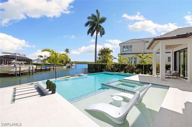 2345 Tarpon RD, Naples, FL 34102