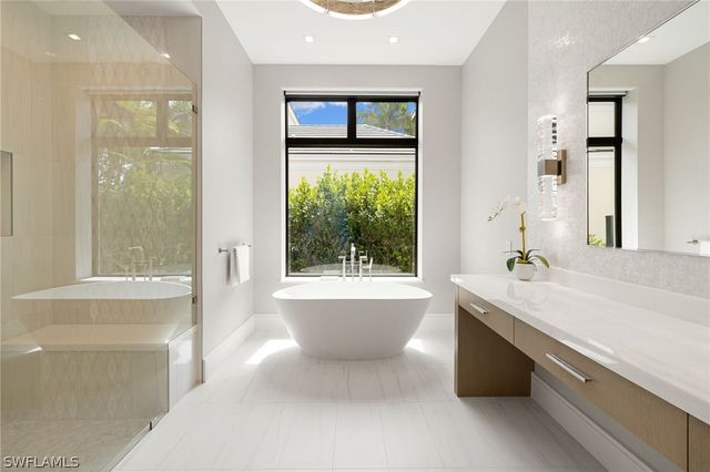 2345 Tarpon RD, Naples, FL 34102