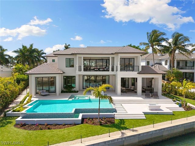 2345 Tarpon RD, Naples, FL 34102