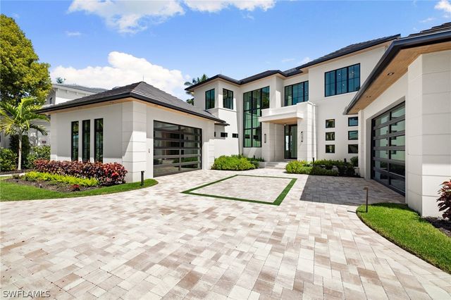 2345 Tarpon RD, Naples, FL 34102