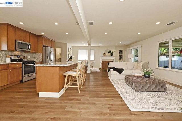 827 Caliente Ave, Livermore, CA 94550