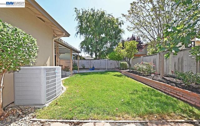 827 Caliente Ave, Livermore, CA 94550