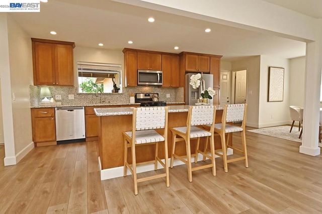 827 Caliente Ave, Livermore, CA 94550