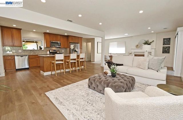 827 Caliente Ave, Livermore, CA 94550