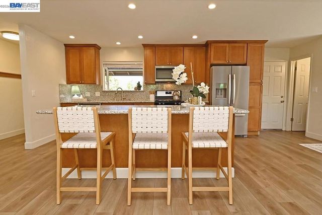 827 Caliente Ave, Livermore, CA 94550