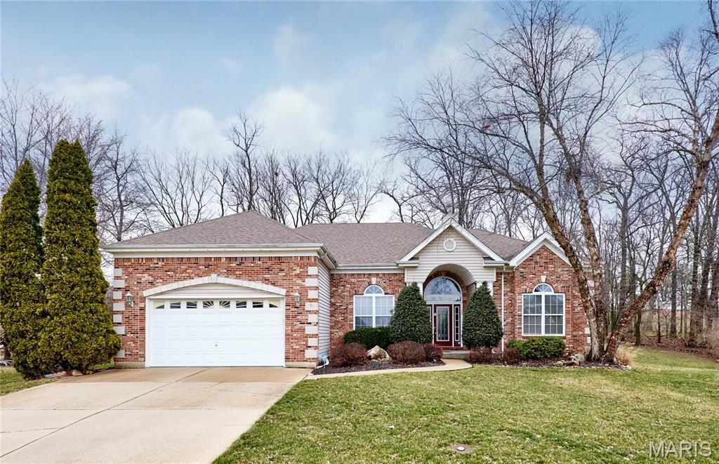 38 Silent Brook Court, Lake St Louis, MO 63367