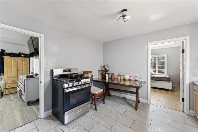 4255 Menlo, Los Angeles, CA 90037