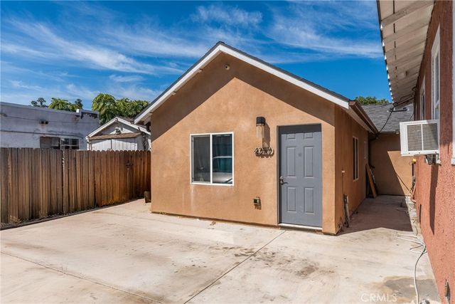 4255 Menlo, Los Angeles, CA 90037